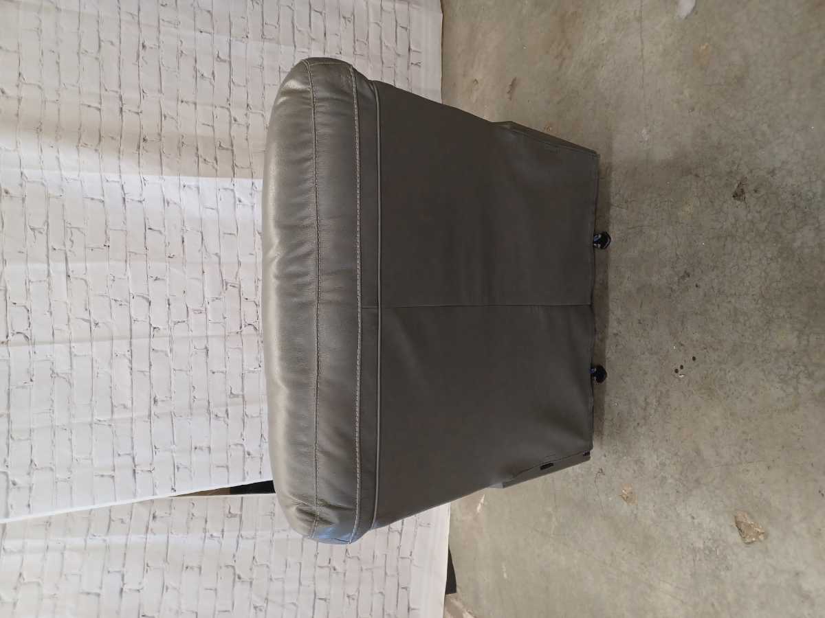 Leesworth Power Recliner - Gray - Gallery Image 8